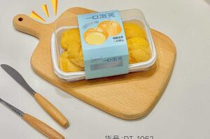 Bite-sized cream puff boxes